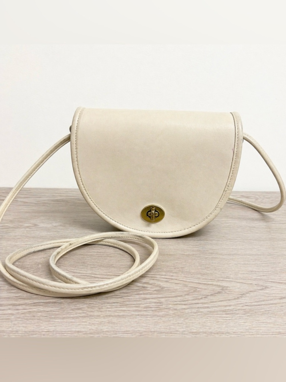 Vintage Coach Mini Saddle Pouch Cream Leather USA Minimalist Crossbody Bag